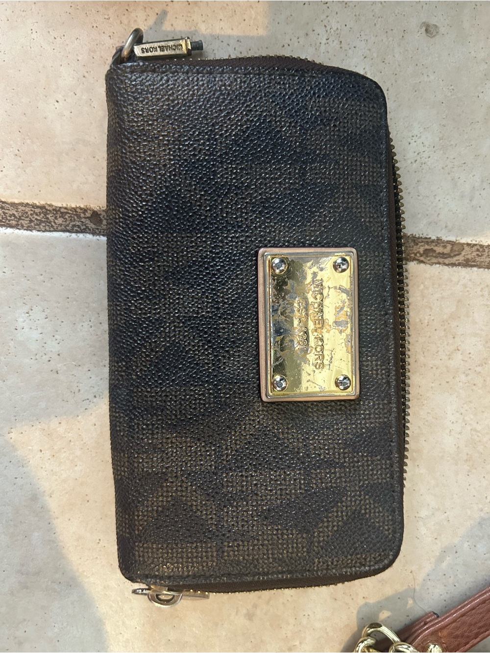 Michael Kors Brown/Black Signature Zip Card Holder with Gold Plate
